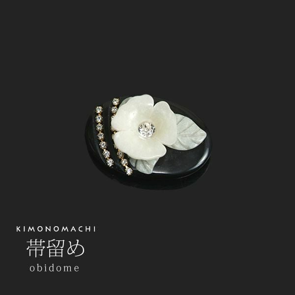 ラインストーン帯留め「黒色 ラインストーンとお花」箱入り 和装小物   訪問着、色無地に （ＣＭ351 黒）