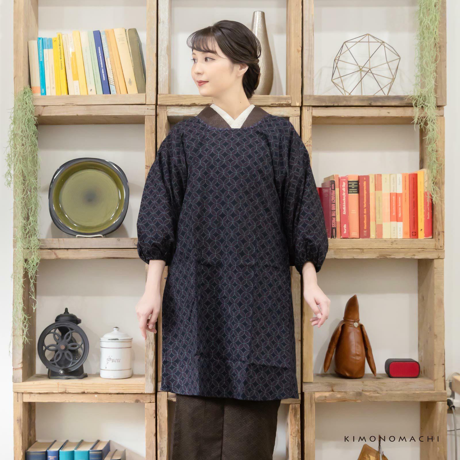 敬老の日割で10％OFF9/17迄）ロング丈 割烹着「濃紺色 七宝」実用的