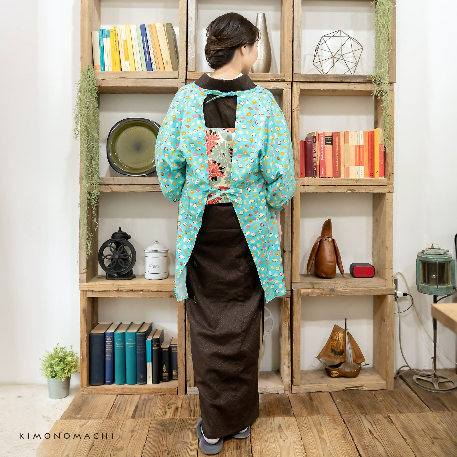 ロング丈 割烹着「水色 クマのパン屋さん」実用的 日本製 オシャレ