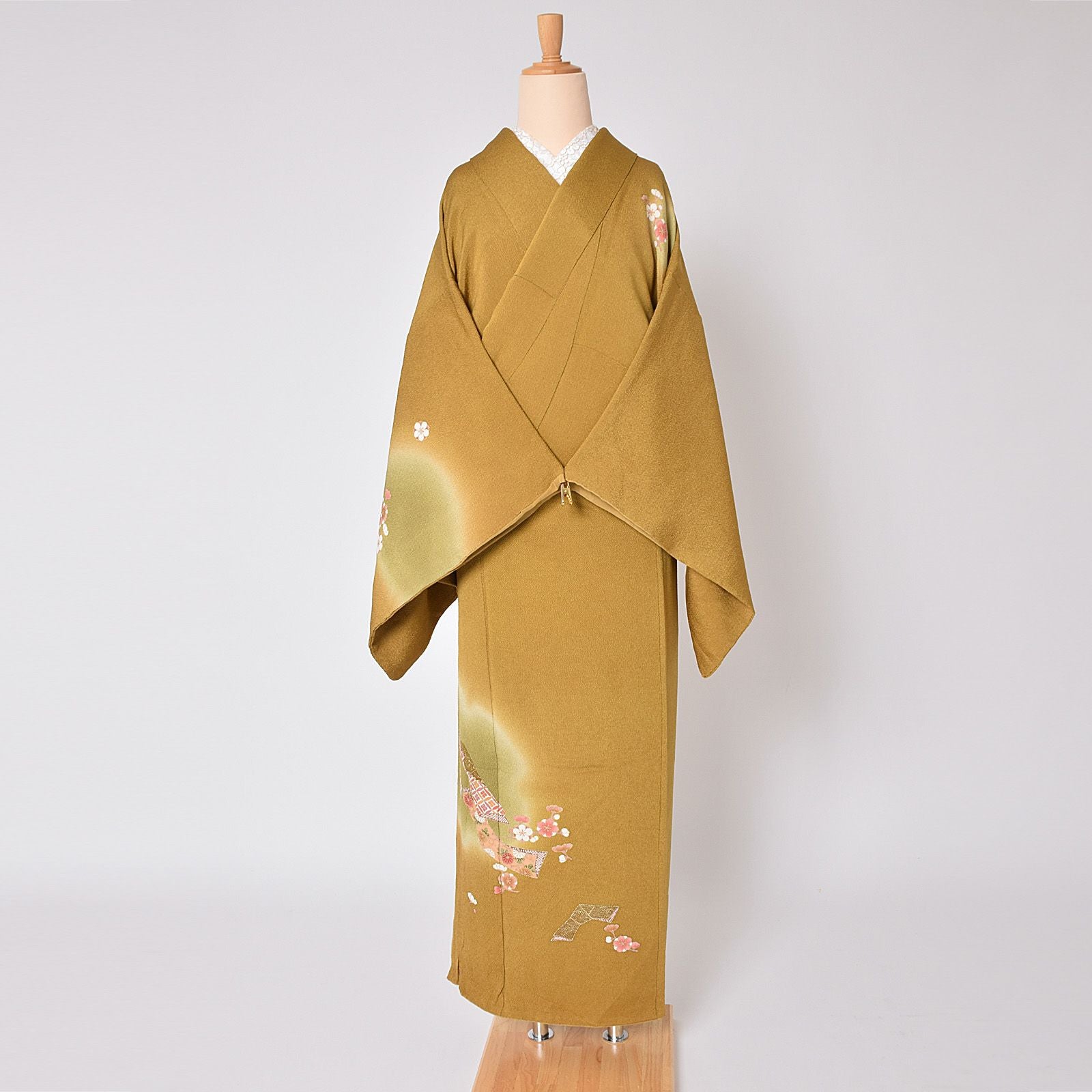 中古品】「金茶 桜に文」訪問着 単品 袷 正絹【メール便不可 中古品】「金茶 桜に文」訪問着 単品 袷 正絹【メール便不可