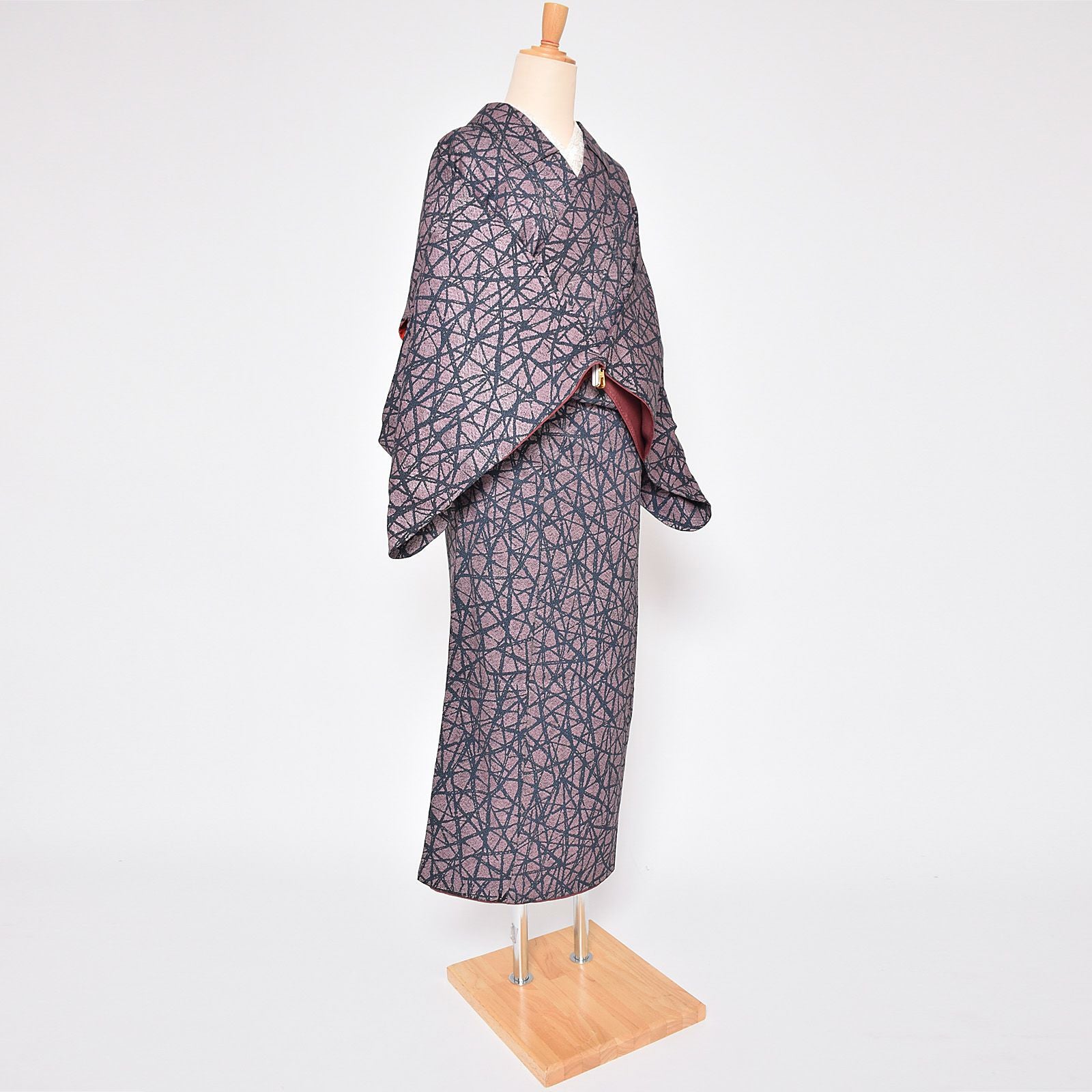 中古品】「縮緬 綸子 紫に網」仕立て上がり リサイクル着物 小紋 正絹