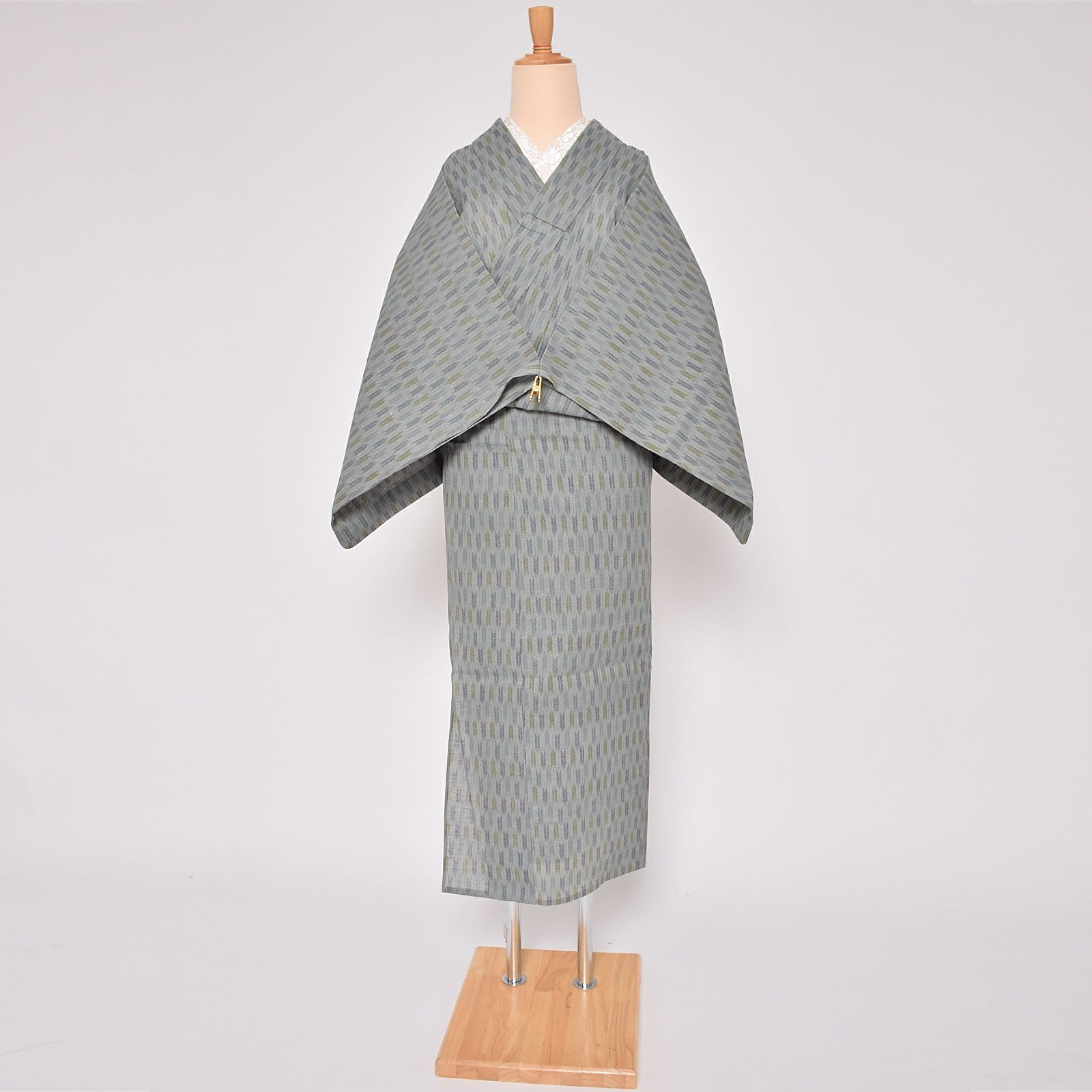 【中古品】「銀鼠　矢羽」仕立て上がり リサイクル着物 小紋 単衣