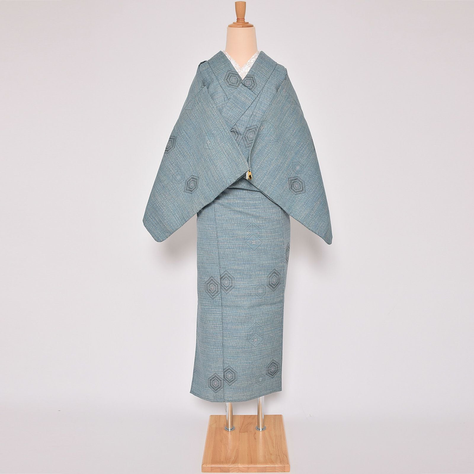 【中古品】「甕覗き　亀甲」仕立て上がり リサイクル着物 小紋 袷 紬