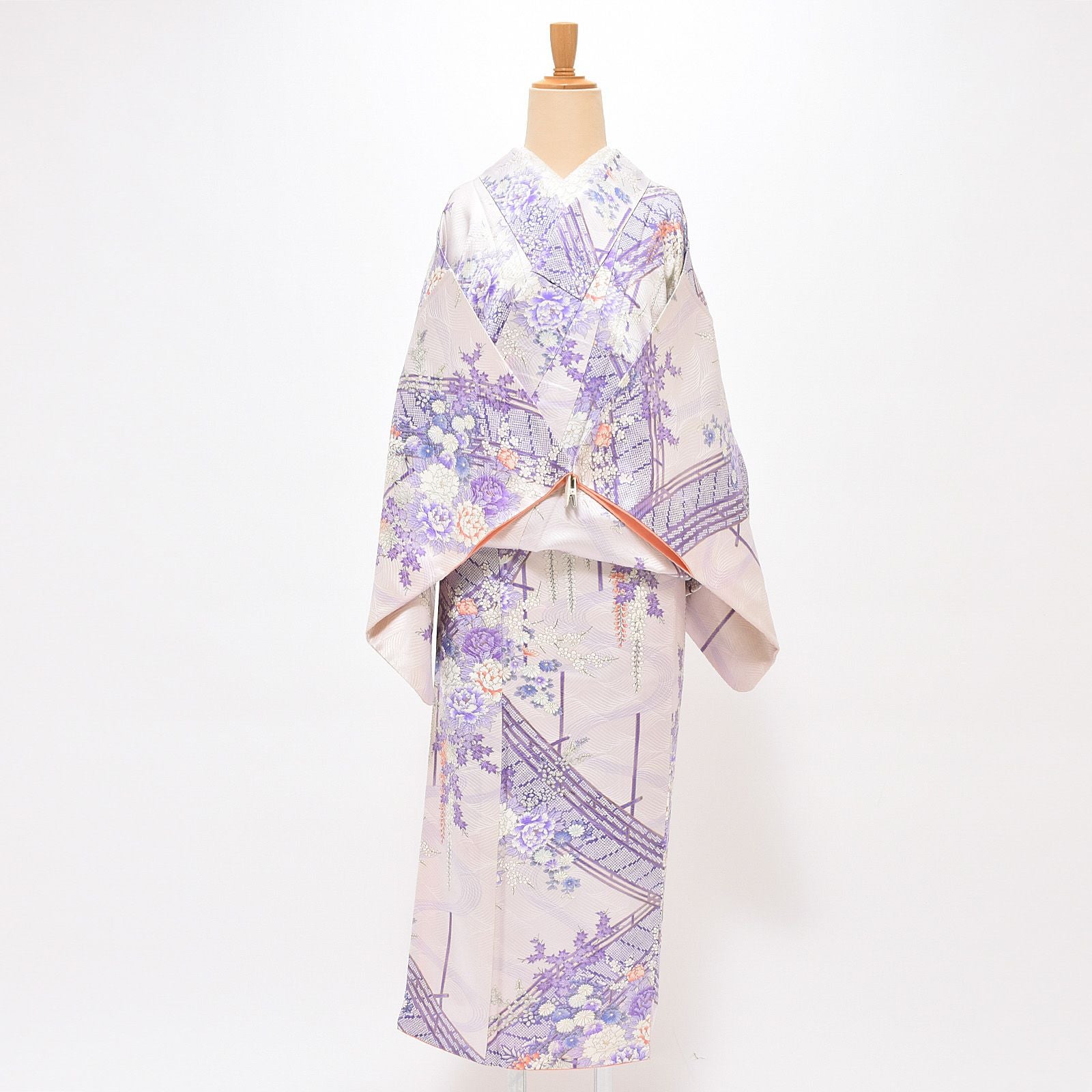 【中古品】仕立て上がり 袷着物 「白　波地紋に藤　牡丹　菊　花尽くし」 小紋 正絹