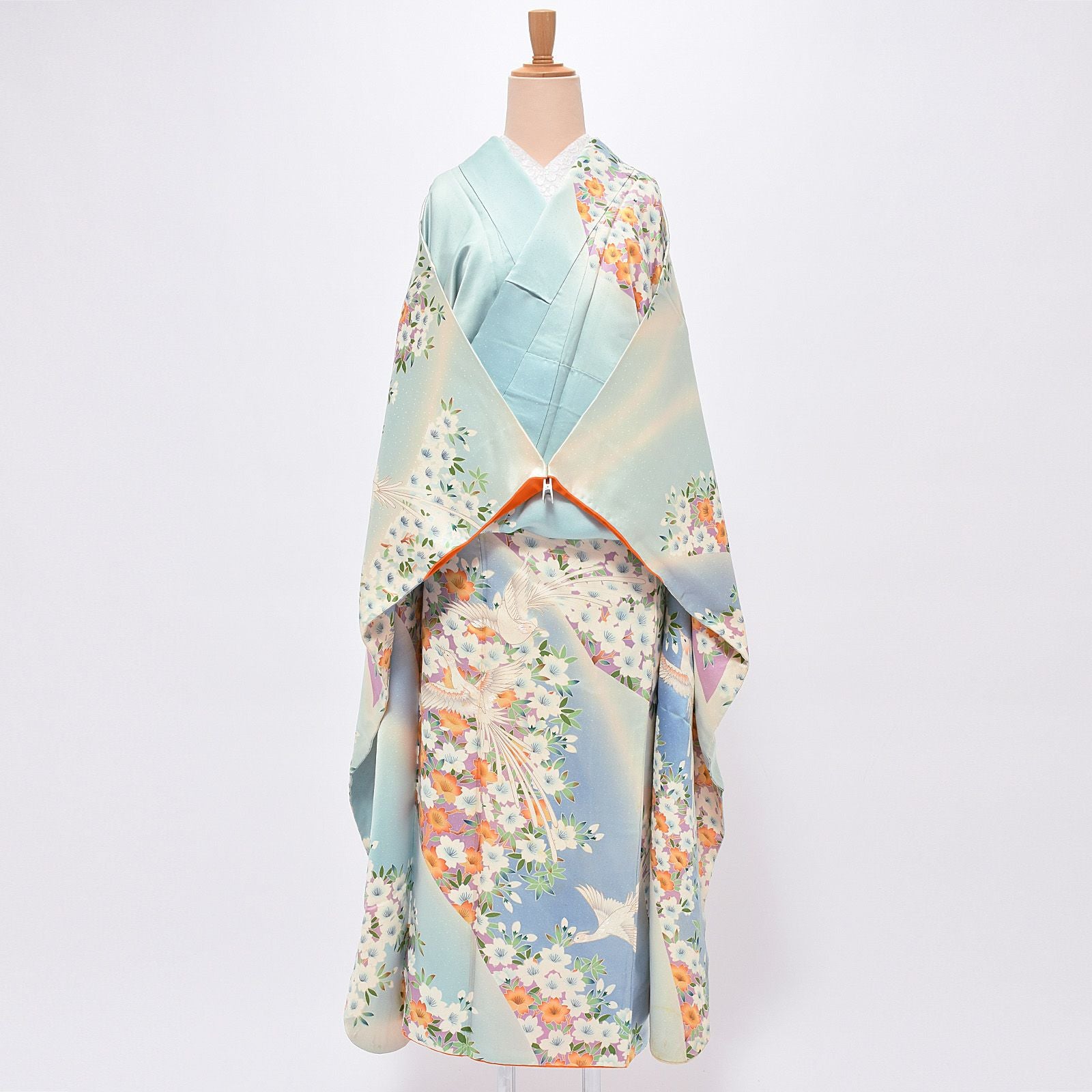 【中古品】仕立て上がり 振袖 「ライトグリーン　花に白い鳥」 袷 正絹