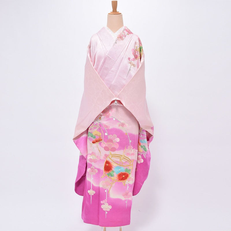【中古品】仕立て上がり 振袖 「ピンクぼかし　菊地紋に梅と糸巻」 袷 正絹