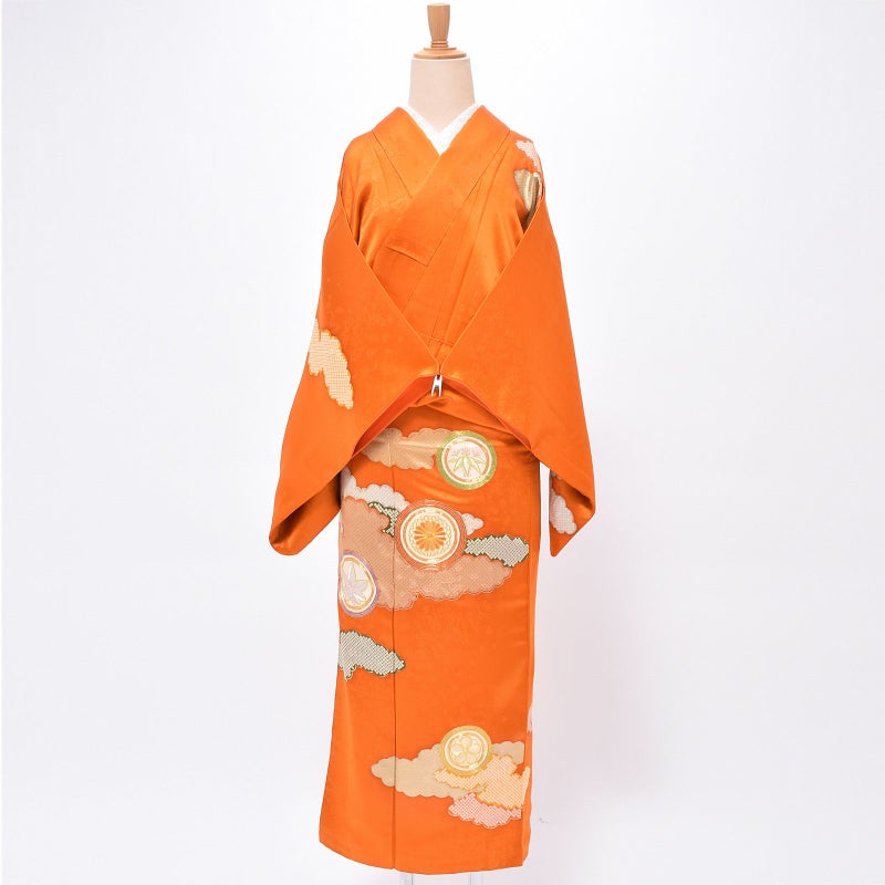 【中古品】仕立て上がり 訪問着 「オレンジ　宝尽くし地紋　雲取りに疋田　金刺繍丸紋」 袷 正絹