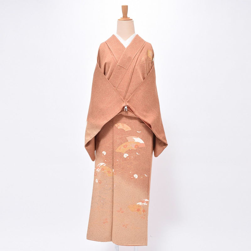 【中古品】仕立て上がり 訪問着 「茶　撒き糊散らし　金の菊と扇」 袷 正絹 一つ紋 手描き