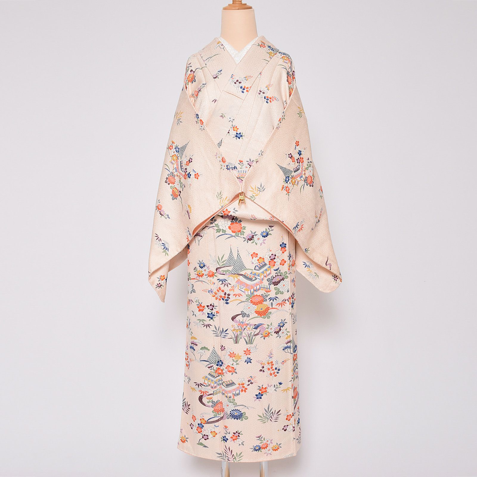 中古品】仕立て上がり 袷着物 「薄ピンク 毘沙門亀甲文に梅、楓、菊