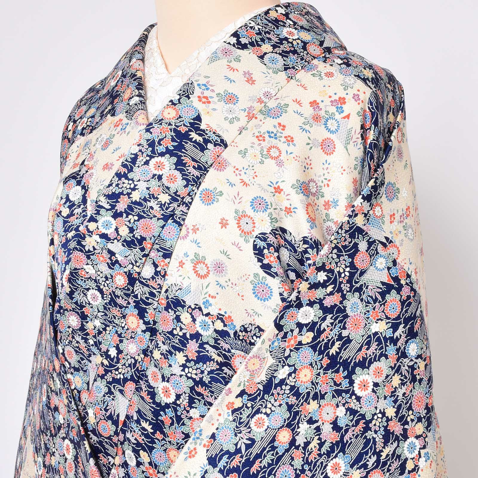 中古品】仕立て上がり 袷着物 「クリーム地に紺雲取り草花」 小紋 正絹