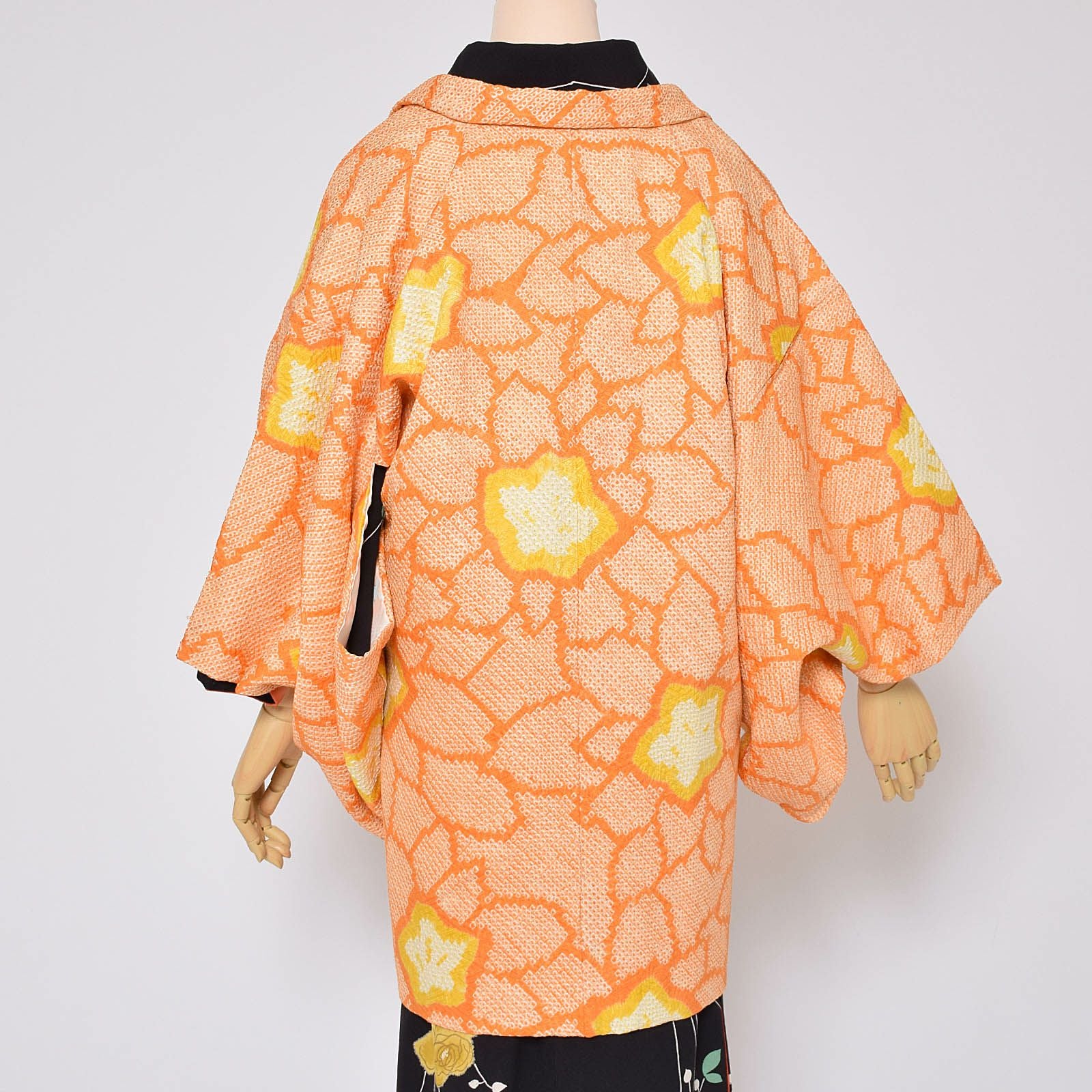 【中古】 羽織 羽織紐つき 総絞り 正絹(金銀糸除く) マルチカラー オレンジ系 ぼかし柄 お洒落 和装 呉服 和服 きもの レディース 女性 000000022422-01.jpg?size=m&w=