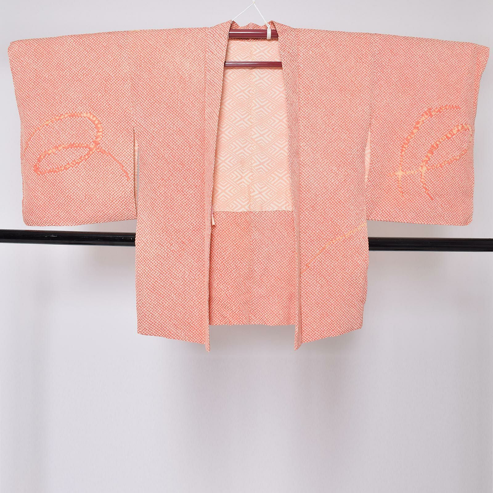 Prices down】【中古品】羽織 「サーモンピンク 旋風」 正絹 総絞り