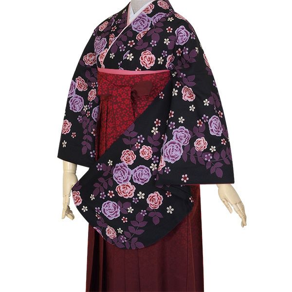 【中古品】卒業式袴セット 「二尺袖：黒　薔薇+袴：エンジ×矢絣」 貸衣装処分 レンタル処分品 二尺袖 袴 卒業式、謝恩会に