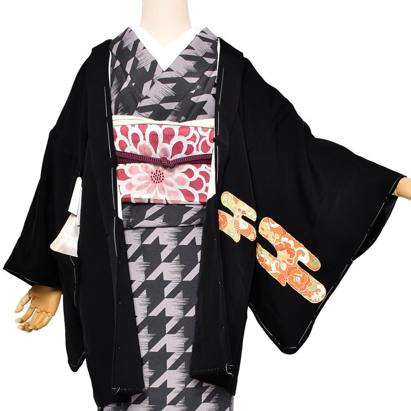 【中古品】羽織 「黒地　雲取に唐花文　金刺繍」 正絹 羽織り