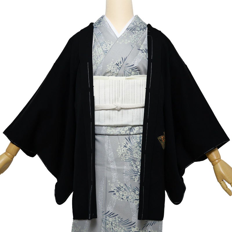 【中古品】羽織 「黒地　松皮菱に花」 正絹 羽織り