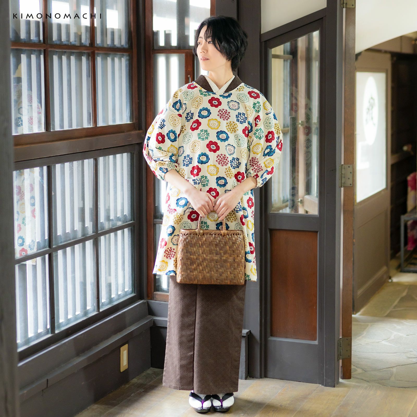 ロング丈 割烹着「生成り色 編み物風のお花」実用的 日本製 オシャレ