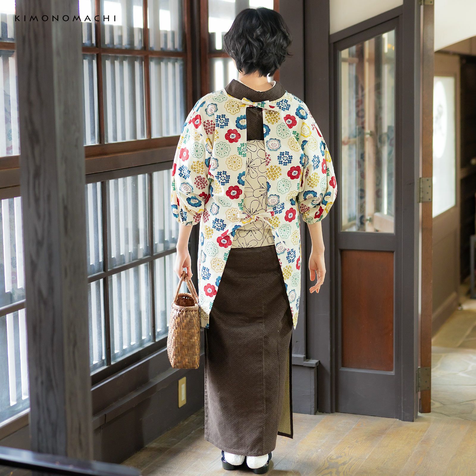 ロング丈 割烹着「生成り色 編み物風のお花」実用的 日本製 オシャレ