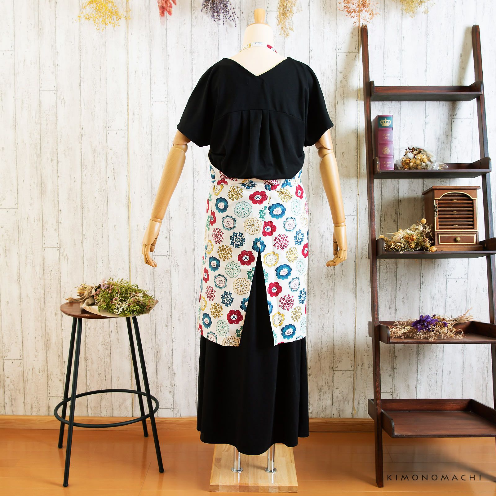 エプロン「生成り色 編み物風のお花」実用的 日本製 オシャレ かわいい