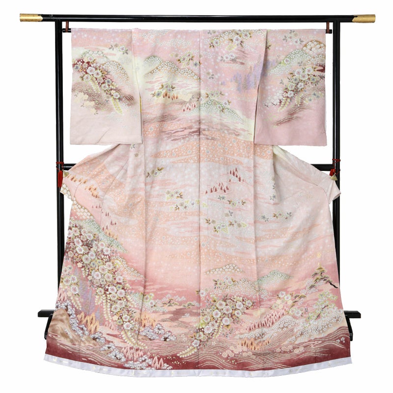 未仕立て 訪問着 単品 桂由美 「薄ピンク色　辻が花模様、四季の山」 正絹 着物 仮絵羽 ブランド訪問着 七五三 入学式 卒業式 卒園式 結婚式 お宮参り 母 ママ
