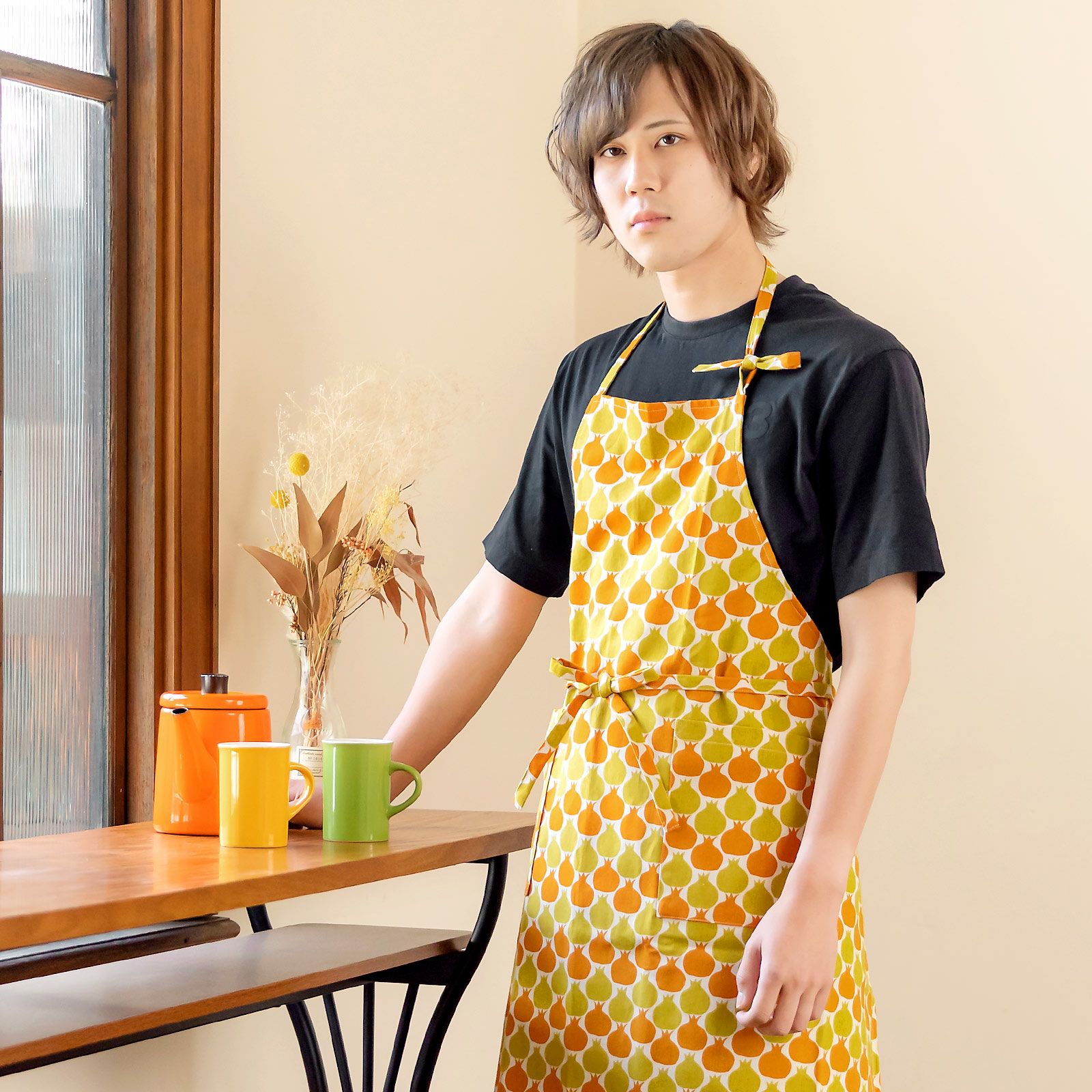 エプロン「からし色 ザクロ、タブンタマネギ」 実用的 日本製 オシャレ