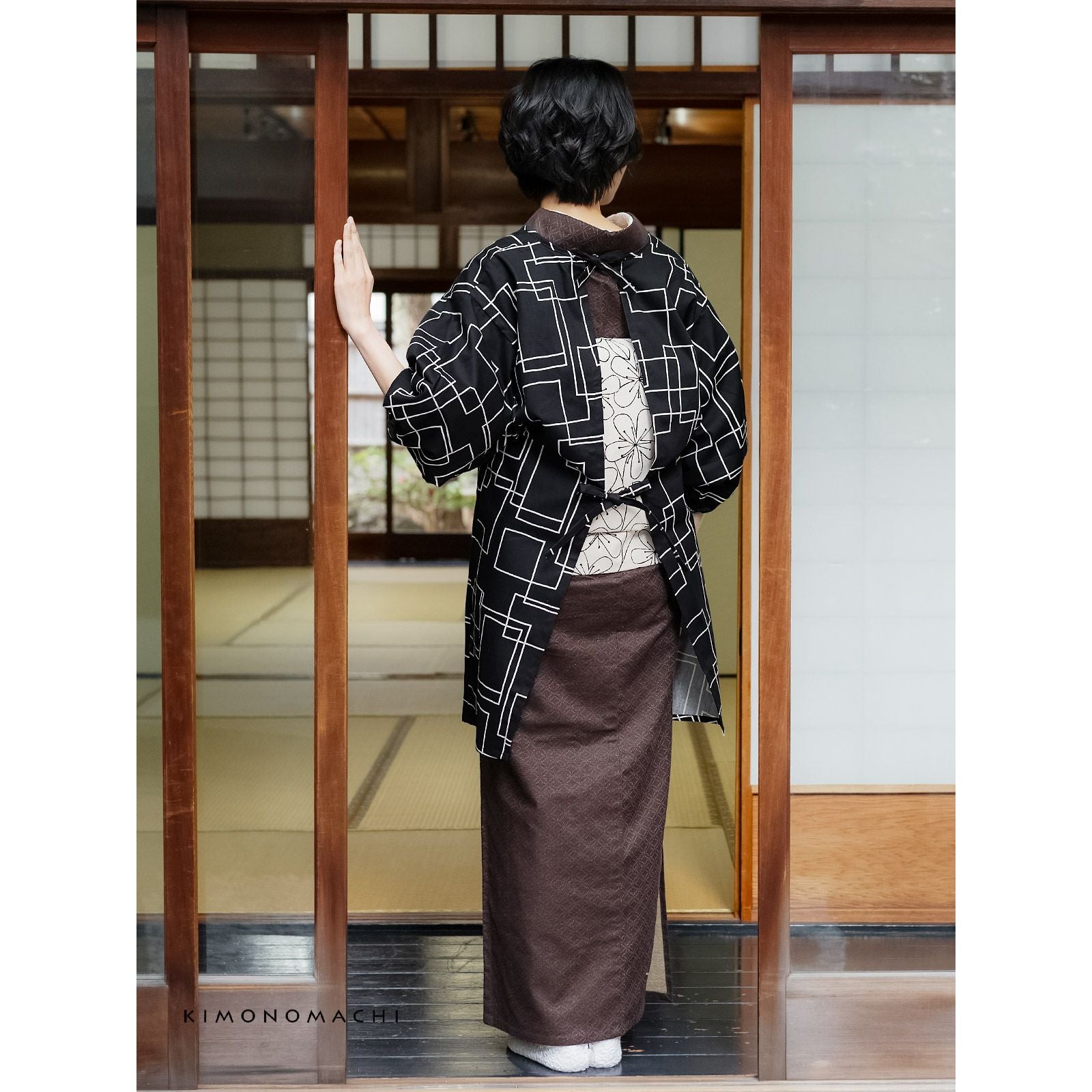 ロング丈 割烹着「黒地 スクエア」実用的 日本製 オシャレ かわいい 綿