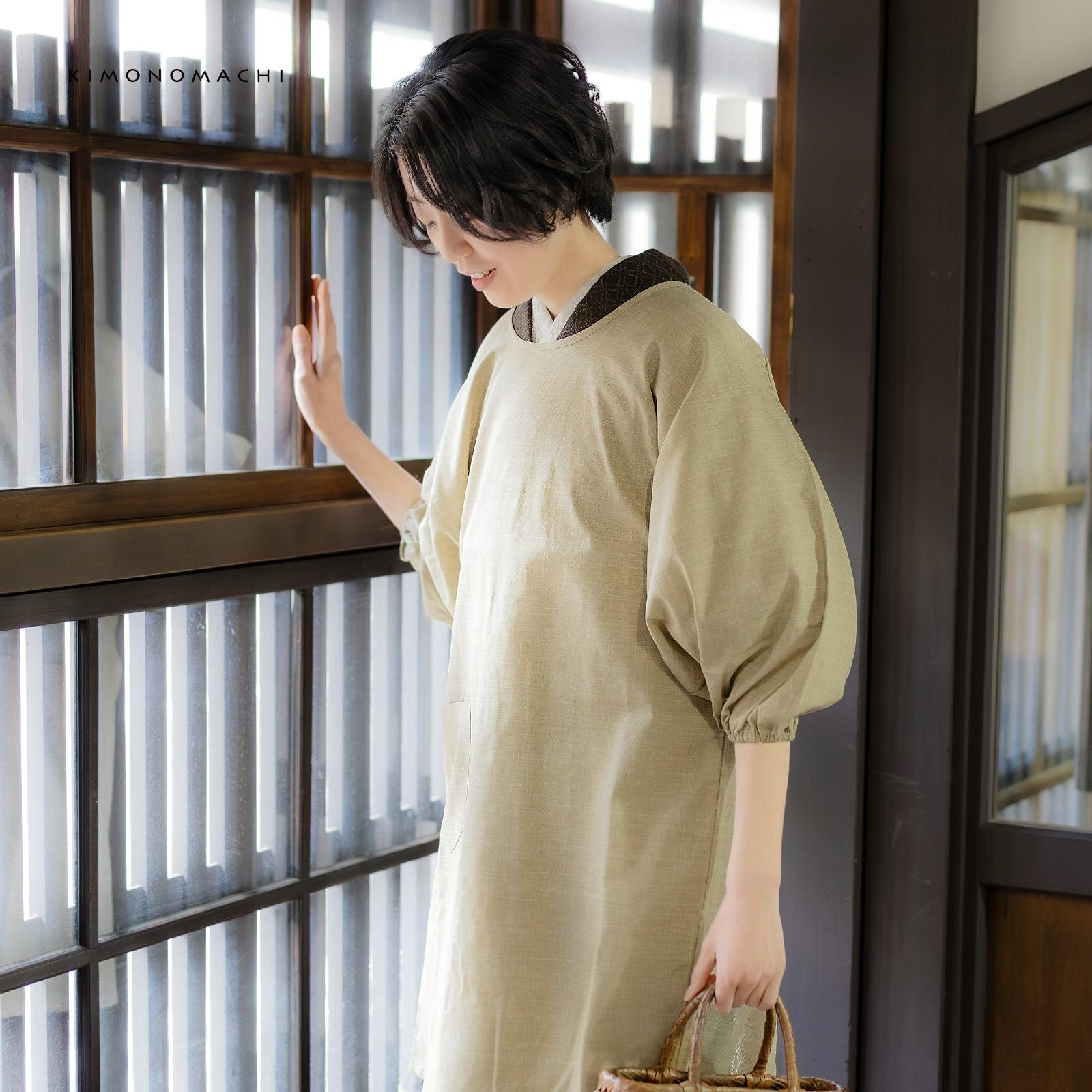 ロング丈 割烹着「はしばみ色 紬調」実用的 日本製 オシャレ かわいい