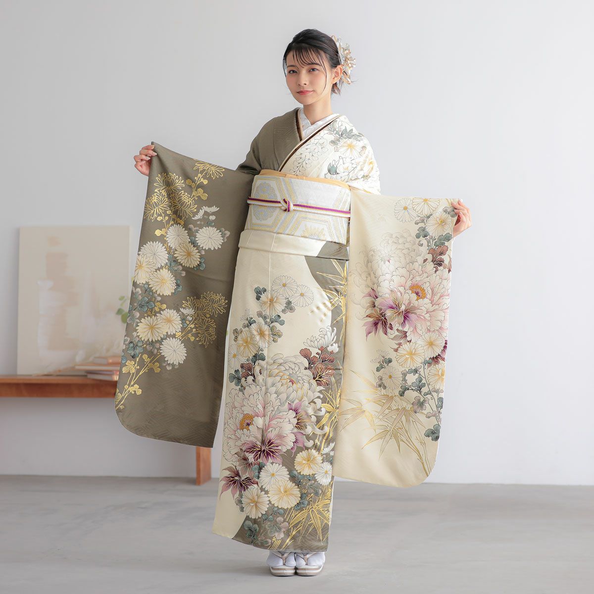 未仕立て 振袖 22点セット「オフホワイト×茶 菊牡丹に笹」仮絵羽
