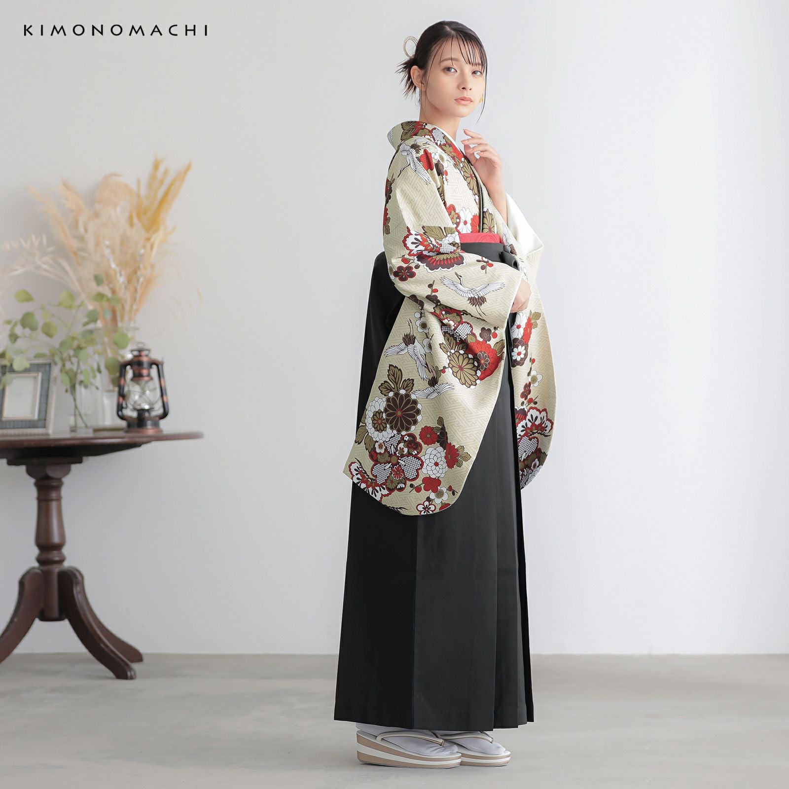 袴 セット 卒業式 女性 4点セット「二尺袖：鶴と花紋に紗綾形 鳥の子色