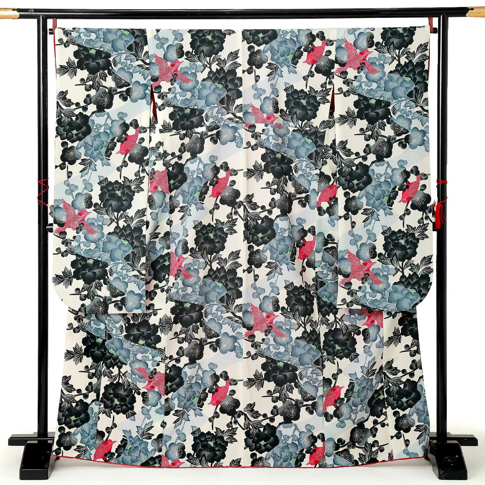 【中古品】仕立て上がり 振袖「梅と牡丹に小鳥　象牙色地に黒」貸衣装処分 レンタル処分品 成人式