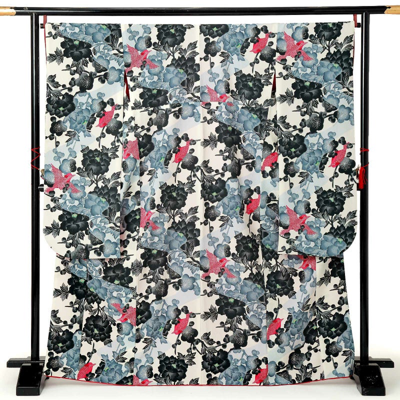 【中古品】仕立て上がり 振袖「梅と牡丹に小鳥　象牙色地に黒」貸衣装処分 レンタル処分品 成人式