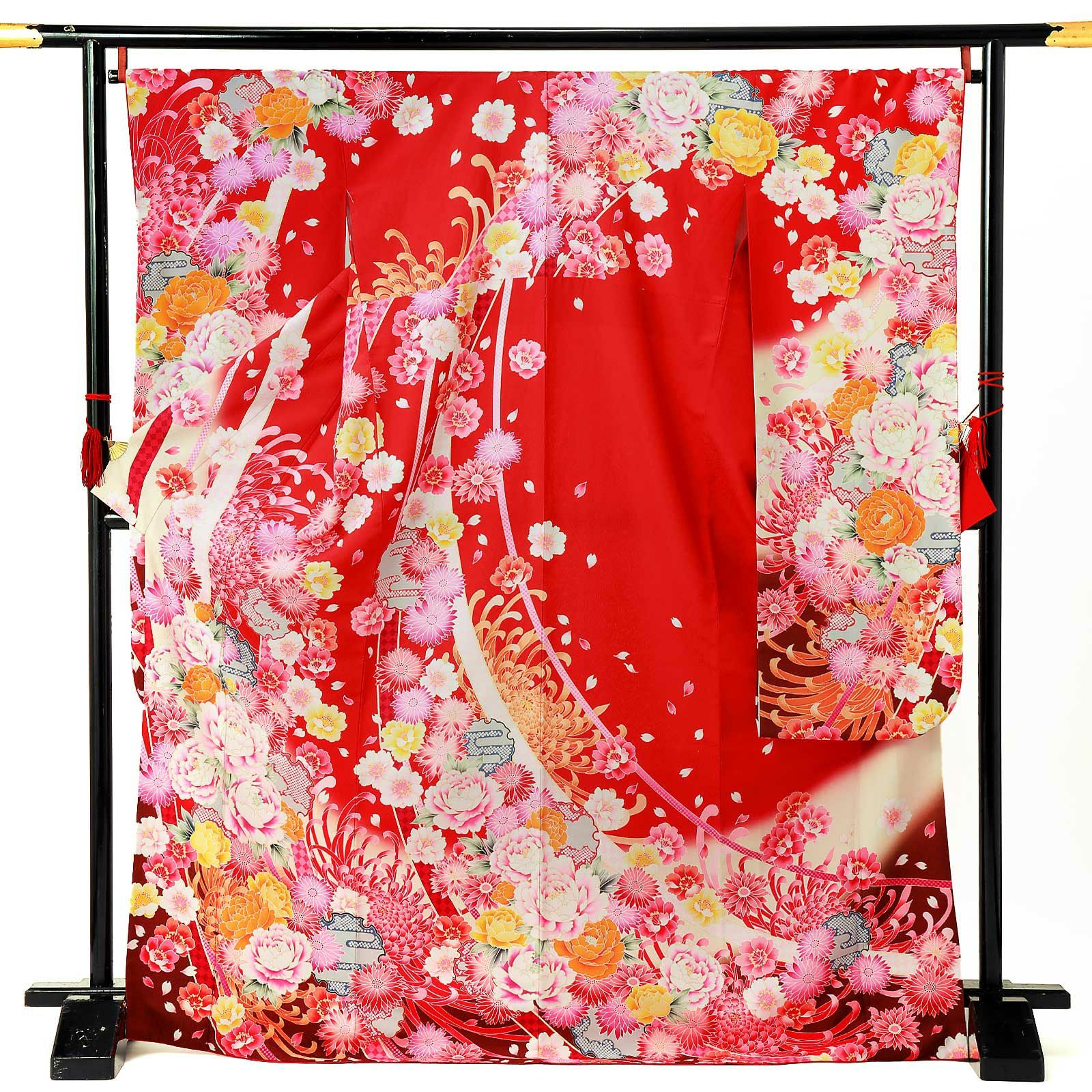 【中古品】仕立て上がり 振袖「糸菊 牡丹 熨斗 雪輪　赤色地」貸衣装処分 レンタル処分品 成人式