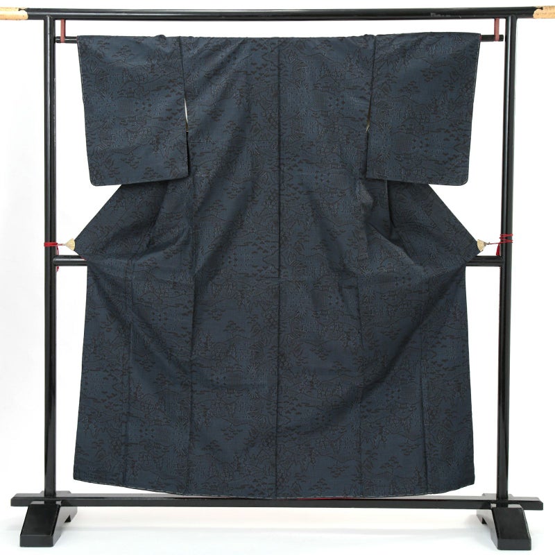 【中古品】仕立て上がり 藍大島「紺グレー 御所解文様」小紋 正絹 紬