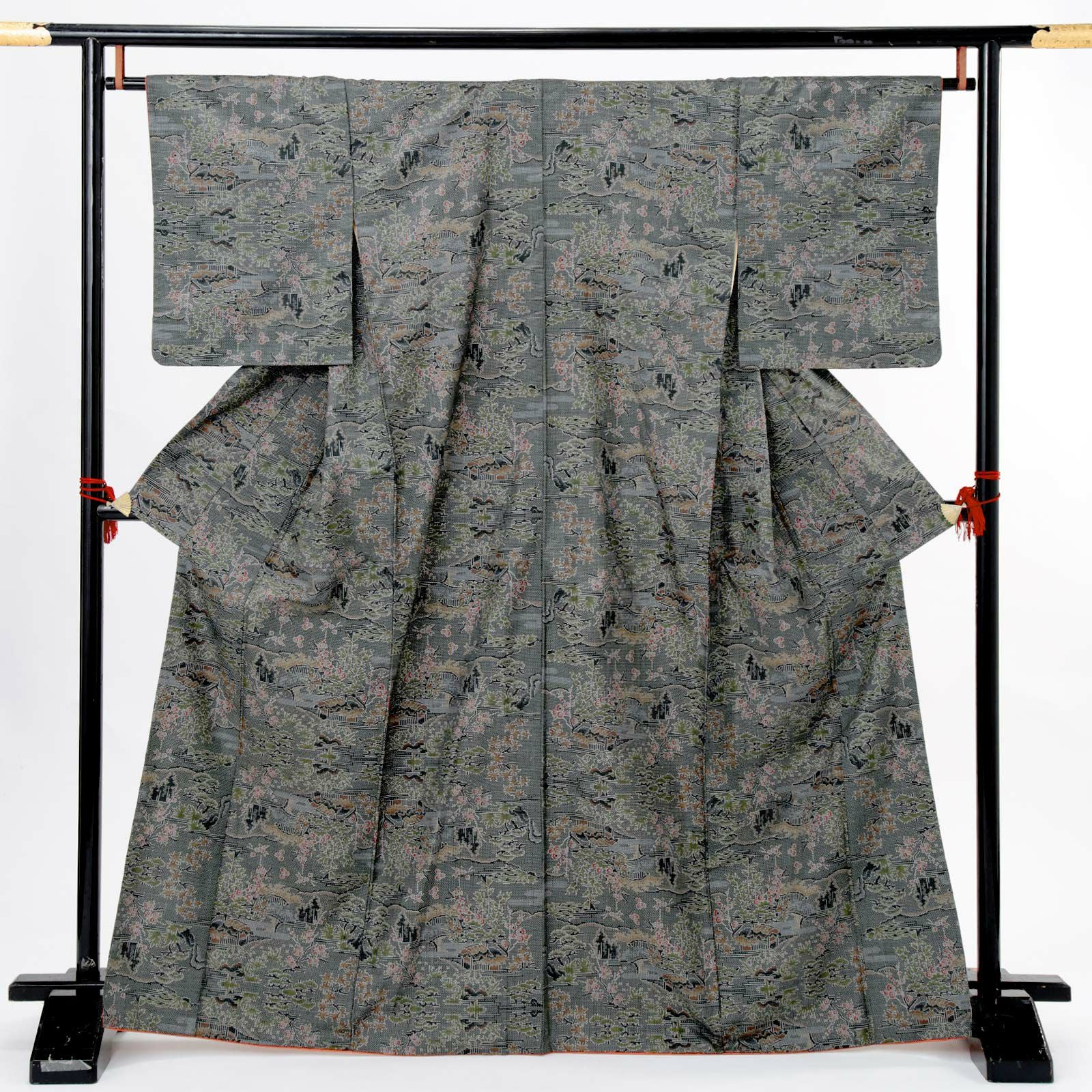 【中古品】仕立て上がり 色大島「グレー 御所解文様」小紋 正絹 紬