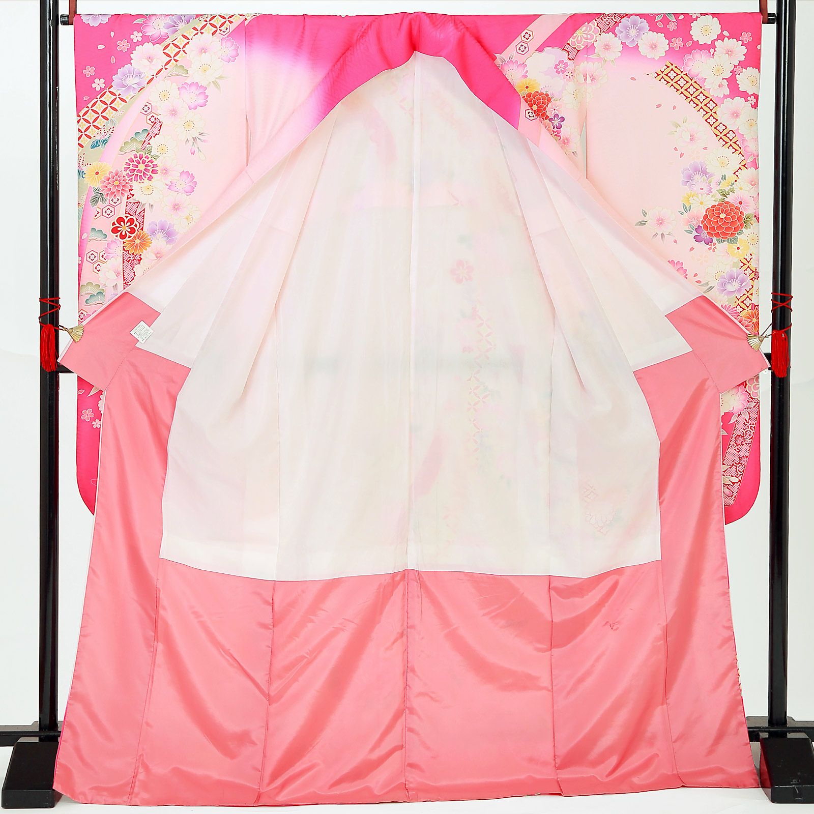 中古品】仕立て上がり 振袖「束ね熨斗 牡丹 菊 桜 桜色 ピンクぼかし