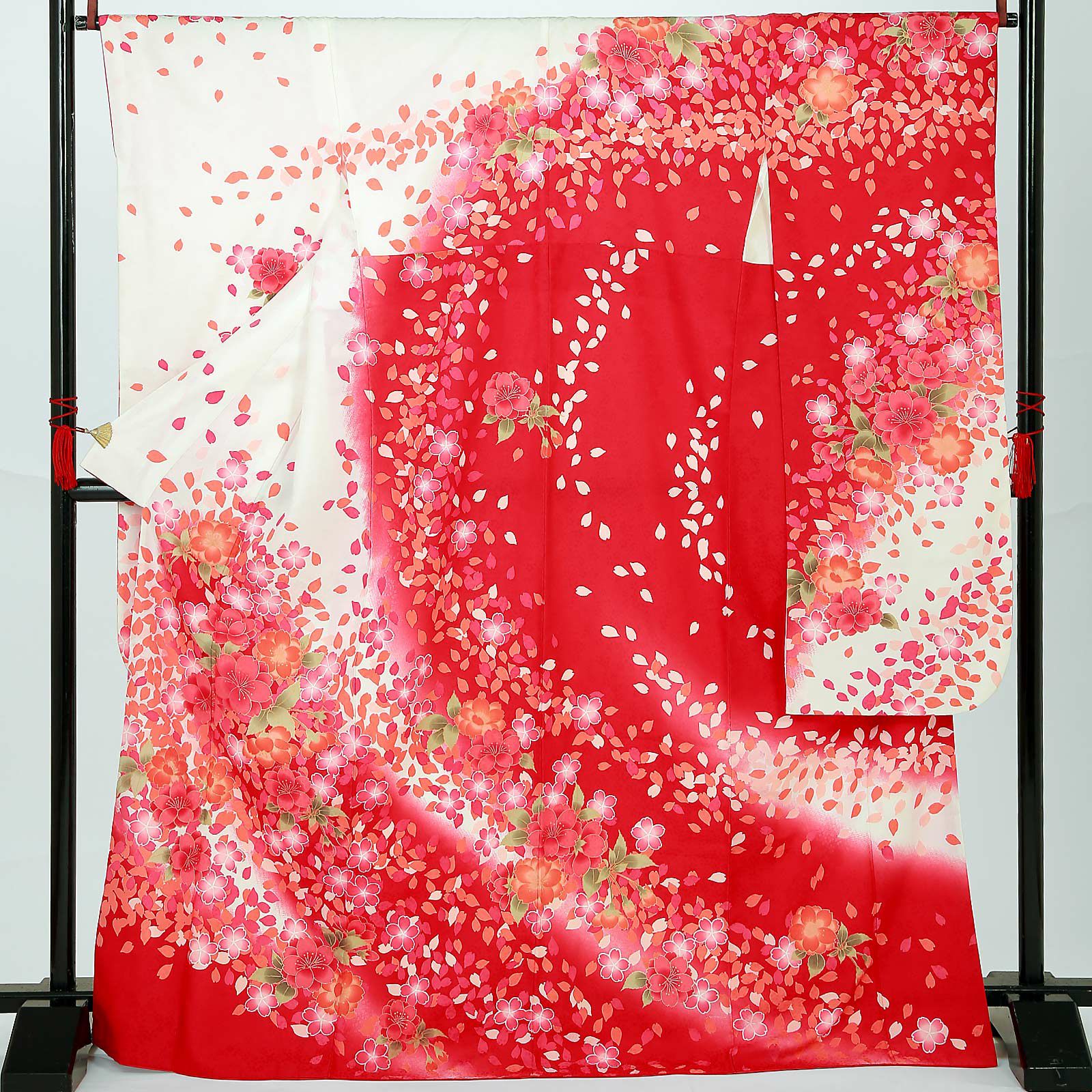 中古品】仕立て上がり 振袖「小桜地模様 桜吹雪 オフホワイト 赤」貸
