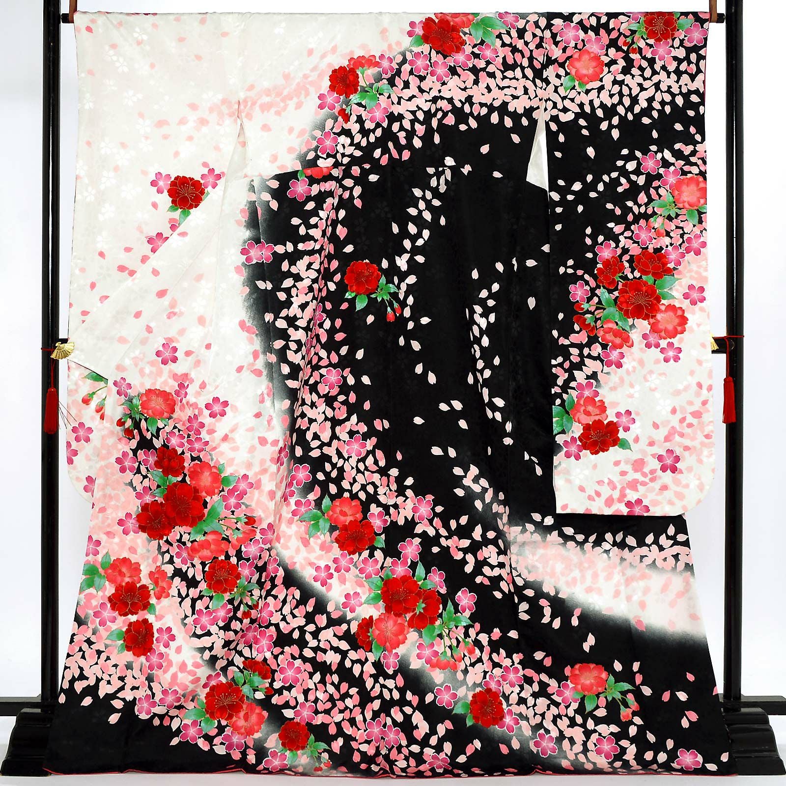 【中古品】仕立て上がり 振袖「桜吹雪 黒×オフホワイト」貸衣装処分 レンタル処分品 成人式【メール便不可】ss2503fml10