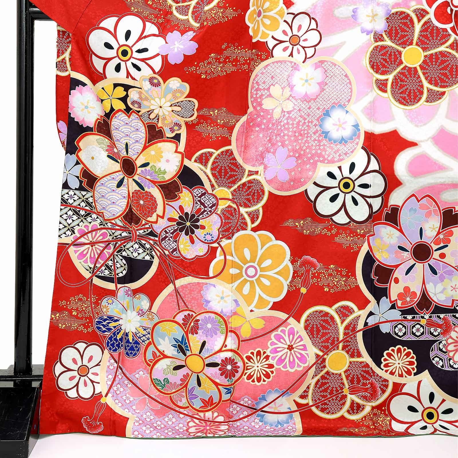 中古品】仕立て上がり 振袖「小桜地模様 桜吹雪 黒 赤」貸衣装処分