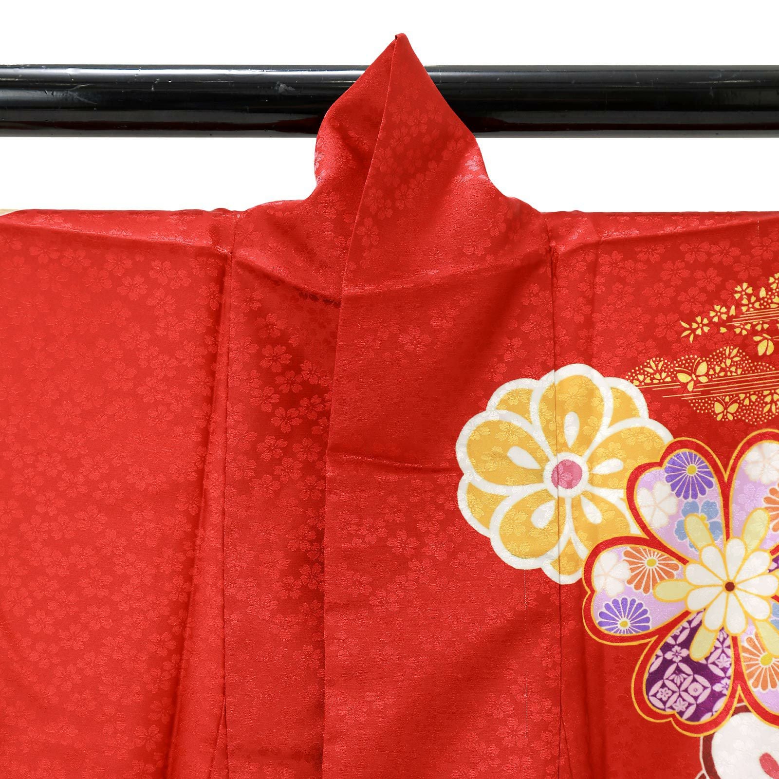 中古品】仕立て上がり 振袖「小桜地模様 桜吹雪 黒 赤」貸衣装処分