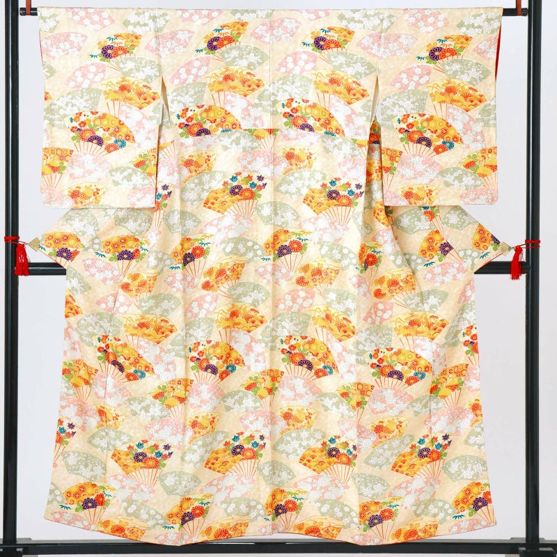 【中古品】仕立て上がり 袷着物「向鶴文 扇と吉祥尽くし 薄橙色」小紋【メール便不可】ss2503fml10