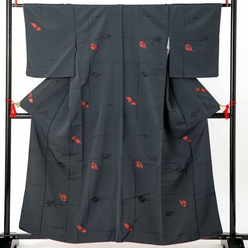 【中古品】仕立て上がり 袷着物「つぼみに花 格子文様 墨黒」小紋【メール便不可】ss2503fml10